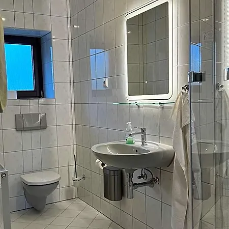 Landgasthof & Waldeck Отель Treuen